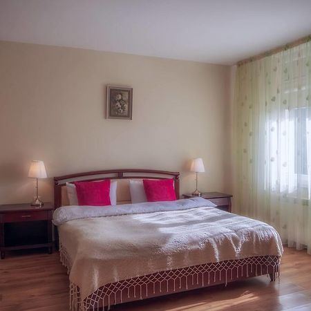 Pensiunea Boema Piatra Neamţ Екстериор снимка